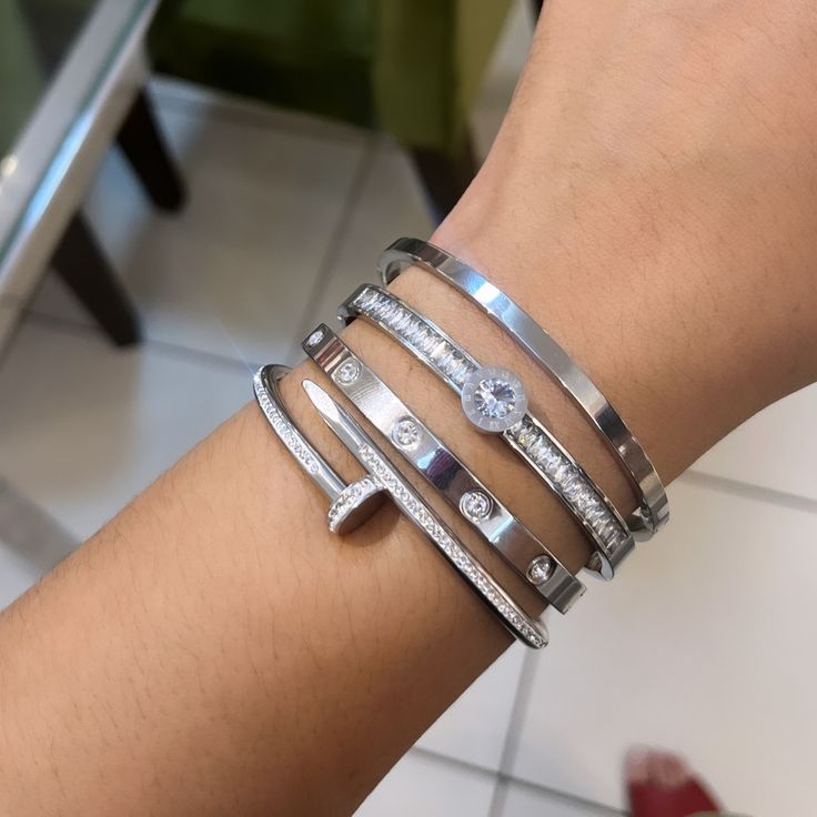 Şık Gümüş Bileklik Seti